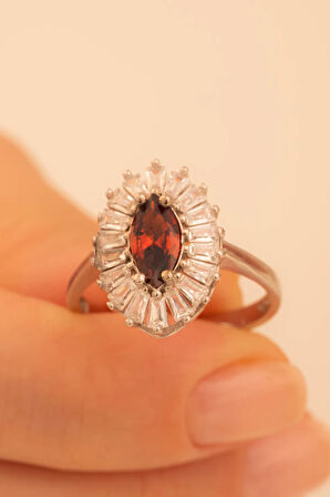 Kadın Gümüş Yüzük - Mekik Model Yakut Taşlı Baget Süslemeli Rodyumlu Kadın Yüzük