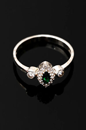 Kadın Gümüş Yüzük - Pera Zümrüt Mekik Taşlı 925 Ayar Gümüş Yüzük