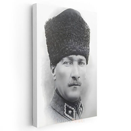 Kalpaklı Komutan - Beyaz Fonda Portre Kanvas Tablo