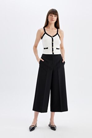 DeFacto Klasik Chino Kumaş Pantolon Culotte Siyah Basic Düz Normal Bel Cepli Geniş Paça C2052AX24AUBK81