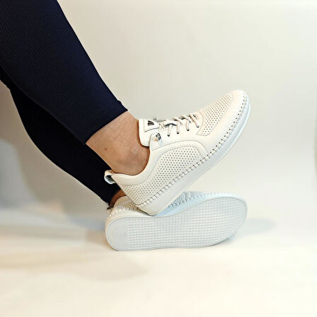 Voyager Z094 Beyaz Hakiki Deri Lazer İşlemeli Kadın Ayakkabı