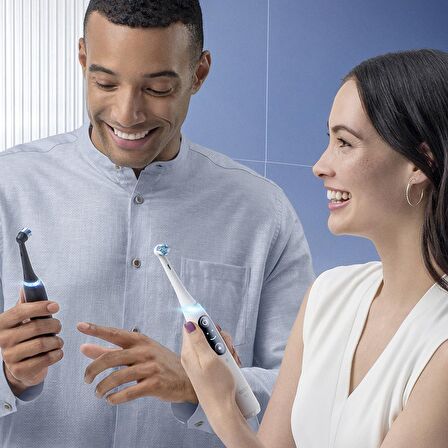 Oral-B iO 8 Şarjlı Diş Fırçası - Beyaz