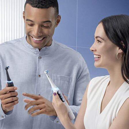 Oral-B iO 8 Şarjlı Diş Fırçası - Siyah