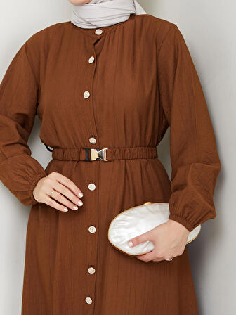 Kadın Beli Kemerli Düğme Detaylı Çilek Kumaş Kahverengi Elbise