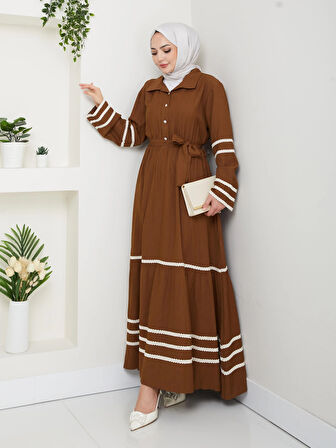Kadın Çilek Kumaş Şerit Detaylı Kuşaklı Kahverengi Elbise 
