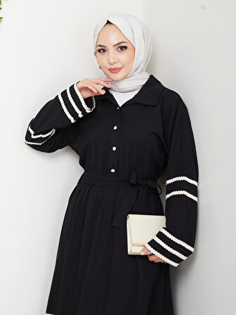 Kadın Çilek Kumaş Şerit Detaylı Kuşaklı Siyah Elbise 