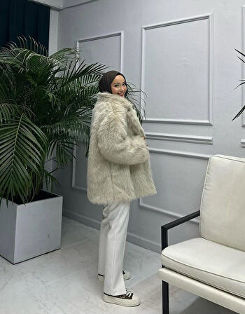 Kadın Bej Peluş İçi Astarlı Kaban