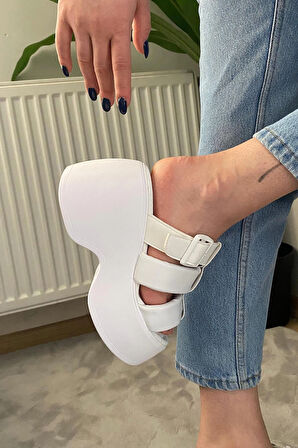 Kadın Bonti Beyaz Üç Biyeli Toka Detaylı Kalın Taban Ortopedik Sandalet K-3030