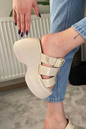 Kadın Bonti Bej Üç Biyeli Toka Detaylı Kalın Taban Ortopedik Sandalet K-3030