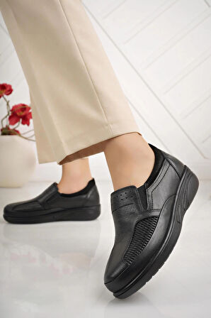 Castle Black 42631 Siyah Hakiki Deri Kemik Çıkıntı Kadın Ayakkabı