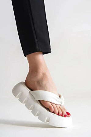 Kadın Tokyo Beyaz Kalın Tabanlı Parmak Arası Terlik