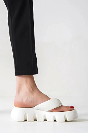 Kadın Tokyo Beyaz Kalın Tabanlı Parmak Arası Terlik