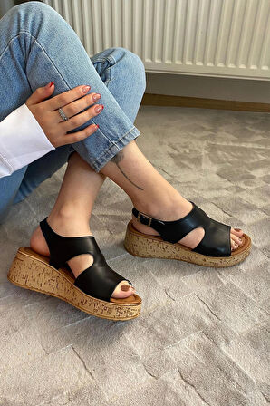 Kadın Tinge Beyaz Rugan Leopar Kalın Mantar Taban Ortopedik  Sandalet  K-250