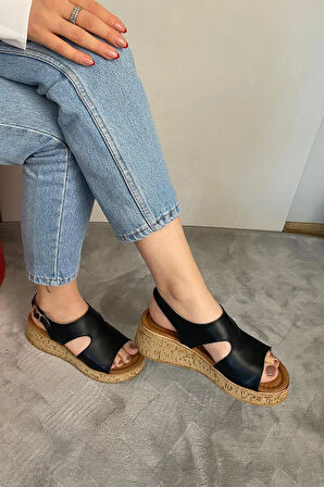 Kadın Tinge Beyaz Rugan Leopar Kalın Mantar Taban Ortopedik  Sandalet  K-250