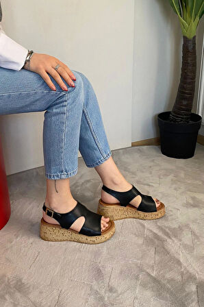 Kadın Tinge Beyaz Rugan Leopar Kalın Mantar Taban Ortopedik  Sandalet  K-250