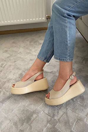 Kadın Lola Bej Cilt Önü ve Arkası Acık Kalın Taban Sandalet