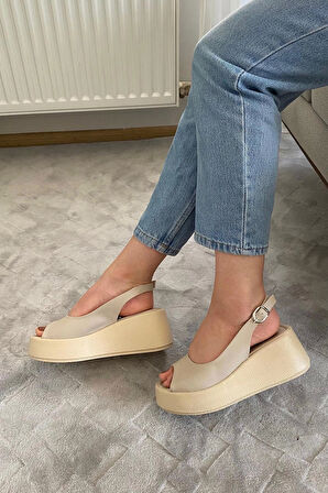 Kadın Lola Bej Cilt Önü ve Arkası Acık Kalın Taban Sandalet