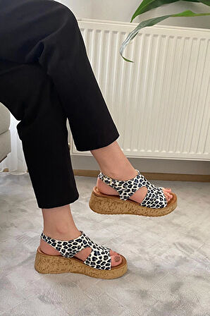Kadın Tinge Beyaz Rugan Leopar Kalın Mantar Taban Ortopedik  Sandalet  K-250