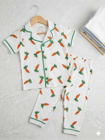 Pamuklu Kruvaze Yaka Önden Düğmeli Havuç Desenli Mevsimlik Alt Üst Pijama Takım (Beyaz)
