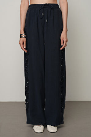 Kadın Şerit Gül Ve Taş Detaylı Düz Renk Beli Lastikli Bol Paça Pantolon