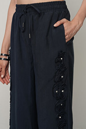 Kadın Şerit Gül Ve Taş Detaylı Düz Renk Beli Lastikli Bol Paça Pantolon