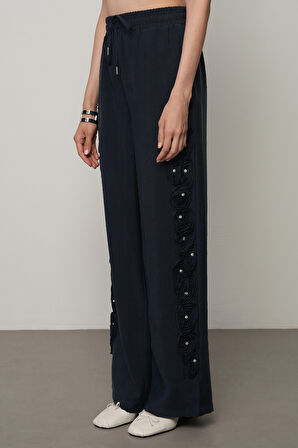 Kadın Şerit Gül Ve Taş Detaylı Düz Renk Beli Lastikli Bol Paça Pantolon