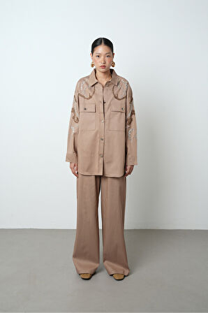 Kadın Çift Cepli Önü Boncuk İşlemeli Düz Renk Gömlek