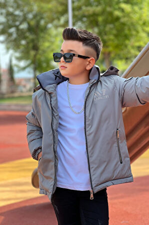 Erkek Çocuk Çıkarılabilir Kapüşonlu Baskılı Yakası Detaylı Kışlık Mont KM3501