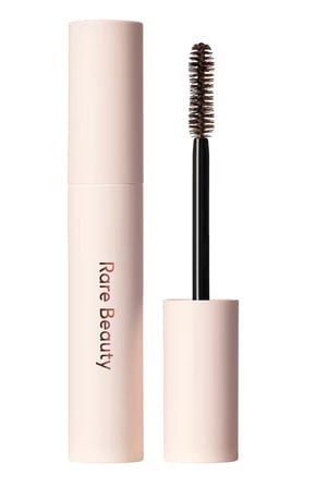Rare Beauty Perfect Strokes Universal - Hacim Veren Maskara Brown
