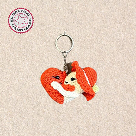 Uretti - Tuğba 9352 3048 El Yapımı Örgü Şapka Detaylı Sarılan Kalp Model Anahtarlık