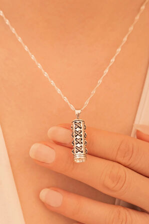 Gümüş Dikiş Motifli Muska Cevşen Kolye