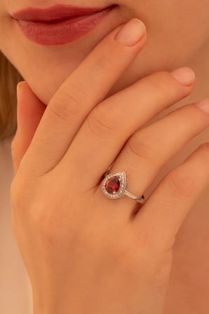 Kadın Gümüş Yüzük - Oval Model Yakut Taşlı Zirkon Süslemeli Rodyumlu Kadın Yüzük