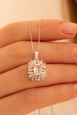 Kadın Gümüş Kolye -Kare Baget Taşlı Baget Süslemeli Rodyumlu Kadın Kolye