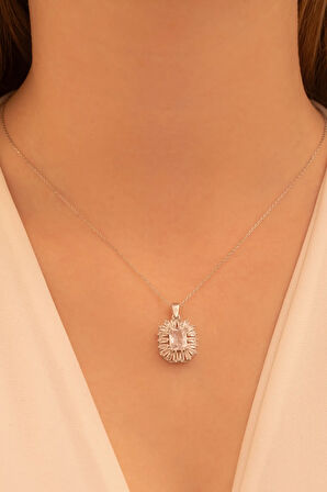 Kadın Gümüş Kolye -Kare Baget Taşlı Baget Süslemeli Rodyumlu Kadın Kolye