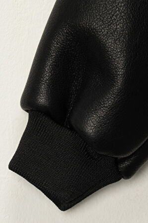 Erkek Çocuk Deri Ceketli Kot Pantolonlu Penyeli Üçlü Takım TKM.YY01