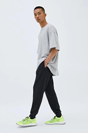 Erkek Siyah Arka Cep Etiket Detaylı Paça Lastikli Regular Fit Eşofman Altı