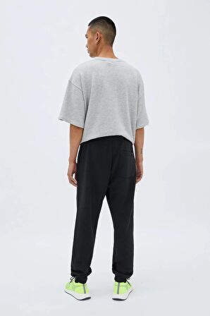 Erkek Siyah Arka Cep Etiket Detaylı Paça Lastikli Regular Fit Eşofman Altı