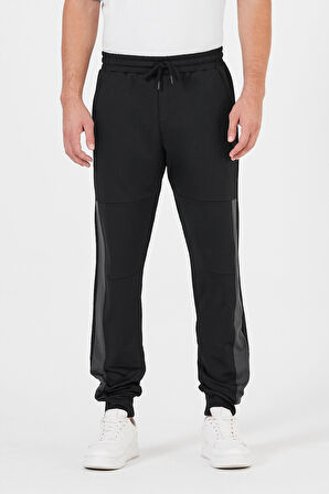 Erkek Siyah Standart Fit Normal Kesim Paça Ribanalı Cepli Rahat Jogger Eşofman Altı 
