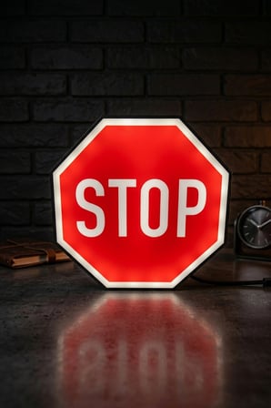 Stop Dur Tasarımlı Dekoratif Aydınlatma (24x24cm)