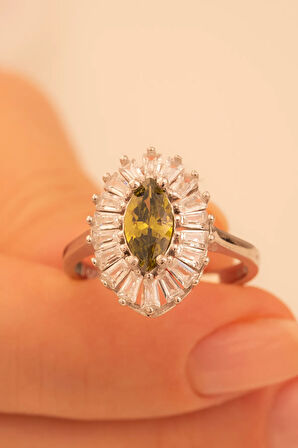 Kadın Gümüş Yüzük - Mekik Model Zultanit Taşlı Baget Süslemeli Rodyumlu Kadın Yüzük