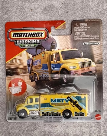Matchbox Working Rigs Freightliner M2 106 Satellite Truck Naklen yayın aracı