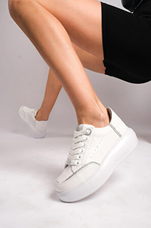 Modaya Uygun Kadın Beyaz Altın Detaylı ve Kalın Tabanlı Spor Ayakkabı 2025 Koleksiyonu BEYAZ GÜMÜŞ / 39