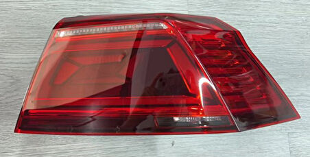 STOP LAMBASI DIS SAG R-LİNE PASSAT 2020>