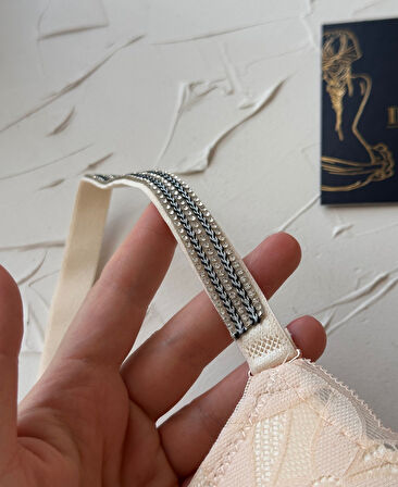 Jasmine Askıları Parlak Taşlı Hafif Destekli Dantelli Soft Cup İthal Sütyen (B-C Cup)