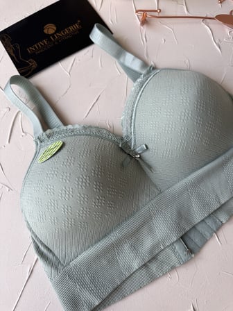 Celine C Cup Bambu Hisli Ultra Rahat Polamid Kumaştan Dokulu Dantel Detaylı Balensiz Desteksiz Sütyen
