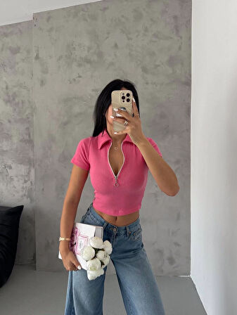 Kaşkorse V Yakası Fermuarlı Fuşya Slim Fit Kısa Kol Standart Boy Bluz/Tişört