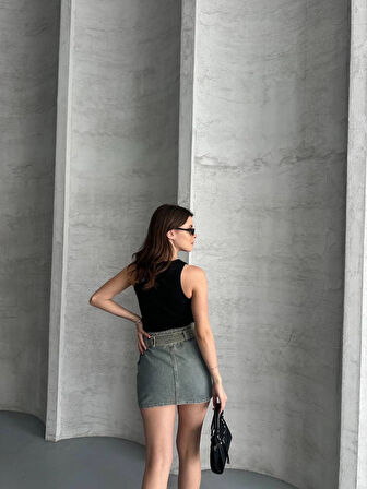 Siyah Varaklı Sıfır Yaka Sıfır Kol Slim Fit Bluz