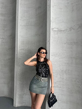 Siyah Varaklı Sıfır Yaka Sıfır Kol Slim Fit Bluz