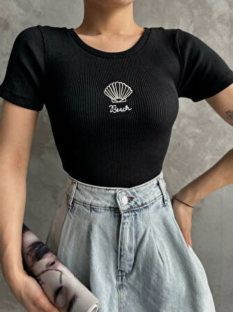 Siyah/Beyaz Beach Yazılı Nakışlı Sıfır Yaka Kısa Kollu Trend Bluz
