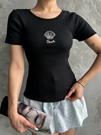 Siyah/Beyaz Beach Yazılı Nakışlı Sıfır Yaka Kısa Kollu Trend Bluz
